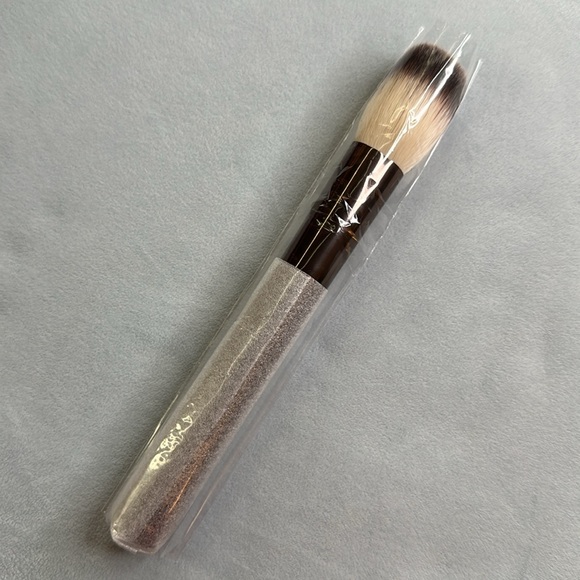 🧰 HOURGLASS | FOUNDATION/BLUSH BRUSH NO. 2 - Picture 4 of 7